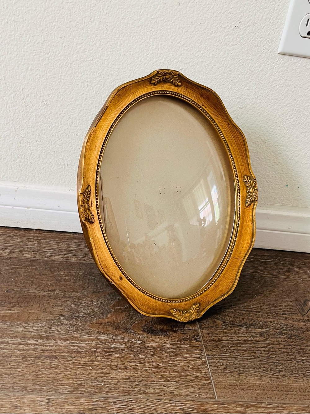 Gold Ornate Ova Frame - Home Decor
